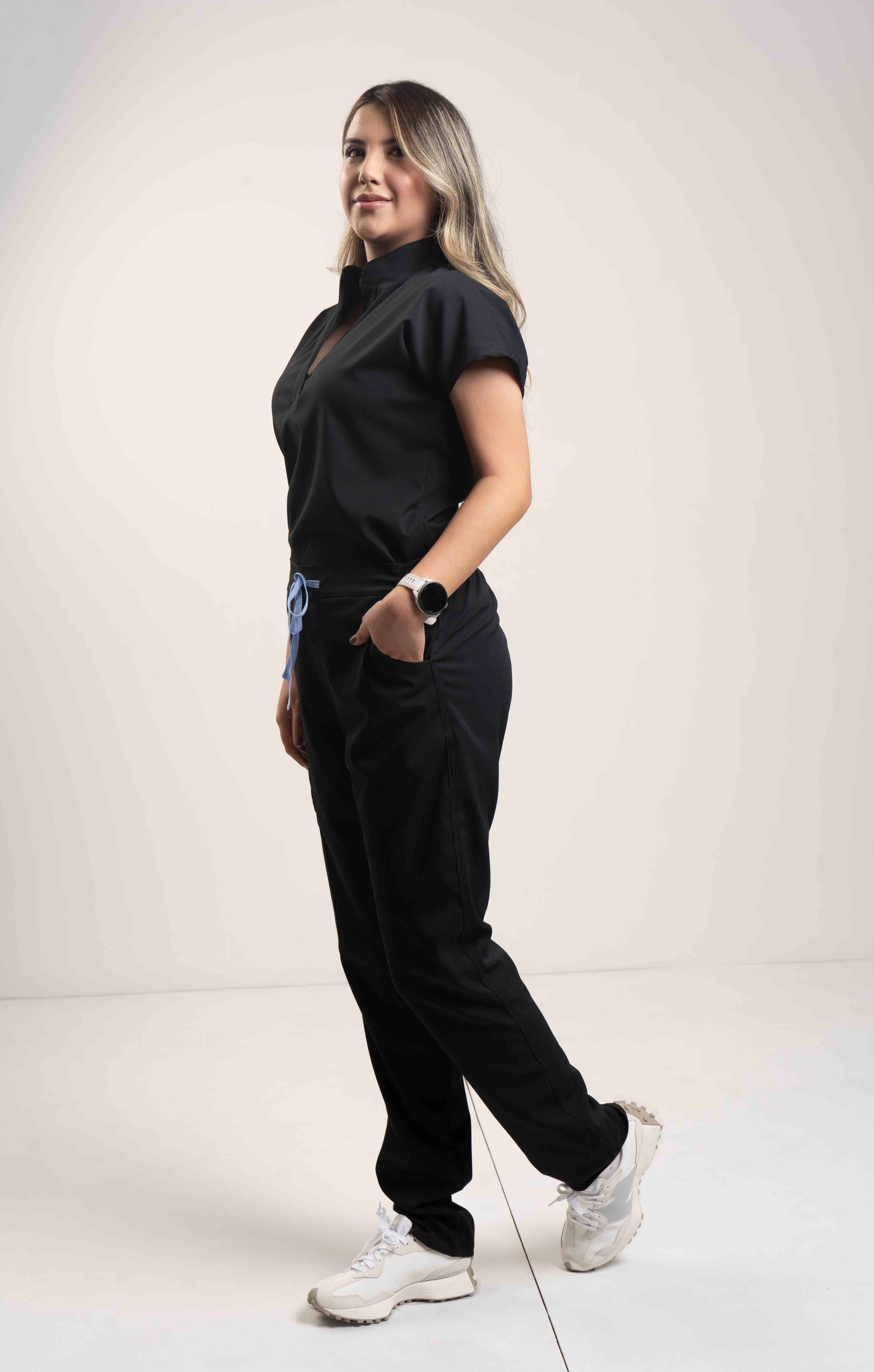 Glow Essential Blackmoon Scrub